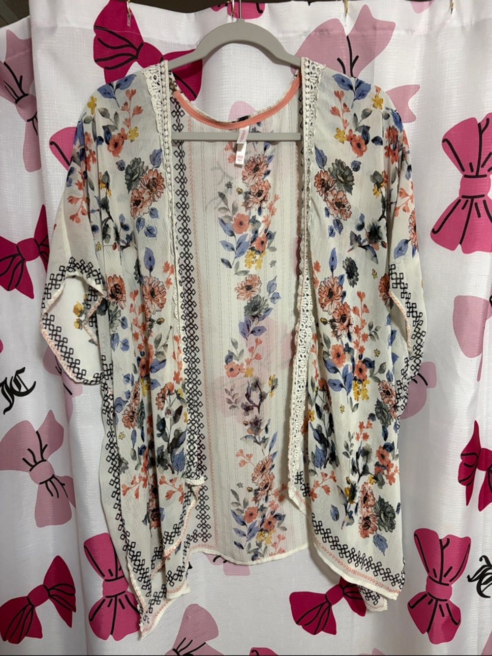 Xhilaration Cream Floral Lightweight Kimono Wrap
